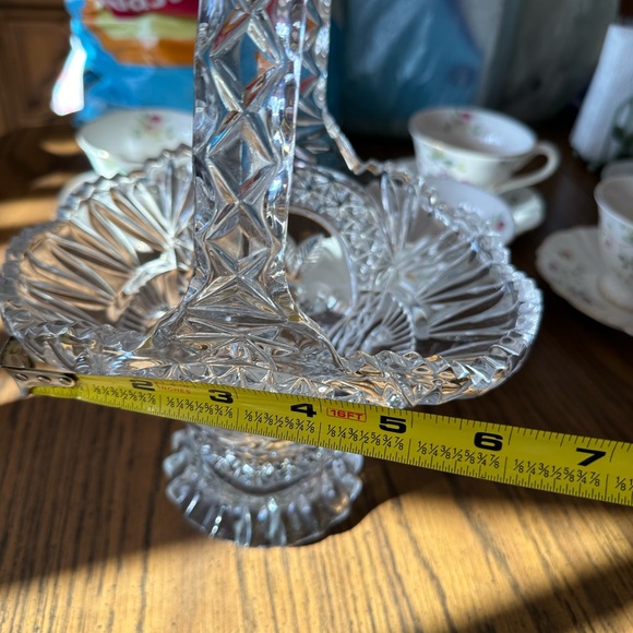 Vintage crystal  basket with bird design - Picture 4 of 7